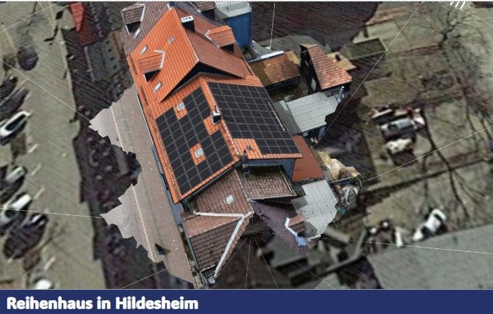 Drohnenaufnahme eines Reihenhauses in Hildesheim mit Solaranlage zur 3D-PV-Planung